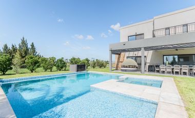 CASA 5 AMBIENTES EN VENTA LA PROVIDENCIA CANNING