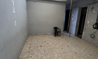 CASA EN VENTA 4 AMBIENTES Y GARAGE SAN CRISTOBAL OPORTUNIDAD