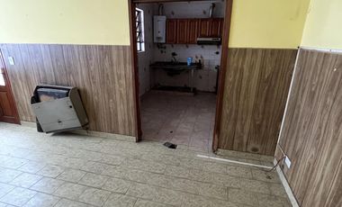 CASA EN VENTA 4 AMBIENTES Y GARAGE SAN CRISTOBAL OPORTUNIDAD
