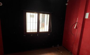 CASA EN VENTA 4 AMBIENTES Y GARAGE SAN CRISTOBAL OPORTUNIDAD