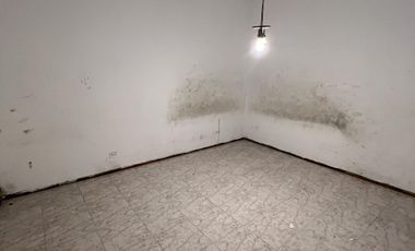CASA EN VENTA 4 AMBIENTES Y GARAGE SAN CRISTOBAL OPORTUNIDAD