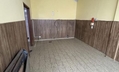 CASA EN VENTA 4 AMBIENTES Y GARAGE SAN CRISTOBAL OPORTUNIDAD