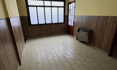 CASA EN VENTA 4 AMBIENTES Y GARAGE SAN CRISTOBAL OPORTUNIDAD