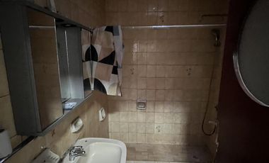 CASA EN VENTA 4 AMBIENTES Y GARAGE SAN CRISTOBAL OPORTUNIDAD