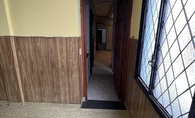 CASA EN VENTA 4 AMBIENTES Y GARAGE SAN CRISTOBAL OPORTUNIDAD