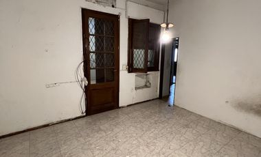 CASA EN VENTA 4 AMBIENTES Y GARAGE SAN CRISTOBAL OPORTUNIDAD
