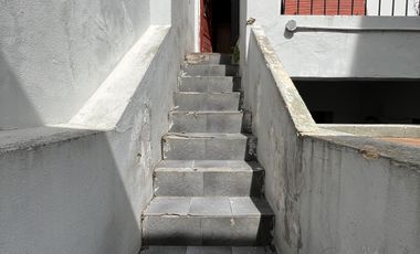 CASA EN VENTA 4 AMBIENTES Y GARAGE SAN CRISTOBAL OPORTUNIDAD