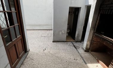 CASA EN VENTA 4 AMBIENTES Y GARAGE SAN CRISTOBAL OPORTUNIDAD