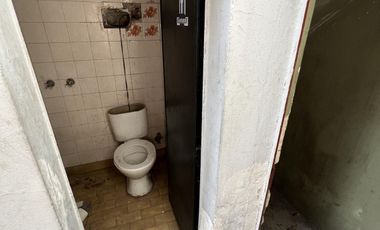 CASA EN VENTA 4 AMBIENTES Y GARAGE SAN CRISTOBAL OPORTUNIDAD