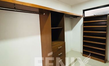 Amplia casa en venta en Fracc. Santa María- Coatepec.