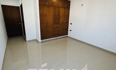 Amplia casa en venta en Fracc. Santa María- Coatepec.
