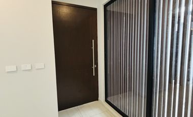 Casa en venta con diseño minimalista y puntuales acabados en Las Ánimas