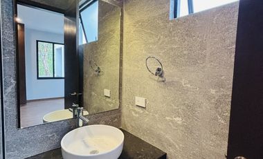 Casa en venta con diseño minimalista y puntuales acabados en Las Ánimas