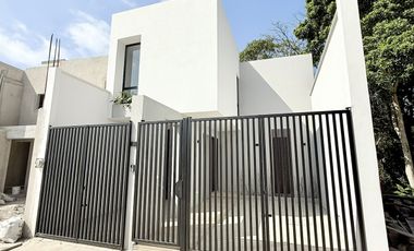 Casa en venta con diseño minimalista y puntuales acabados en Las Ánimas