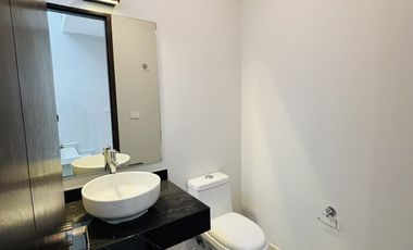 Casa en venta con diseño minimalista y puntuales acabados en Las Ánimas