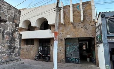 Casa a remodelar con excedente de terreno en Tonalá Centro