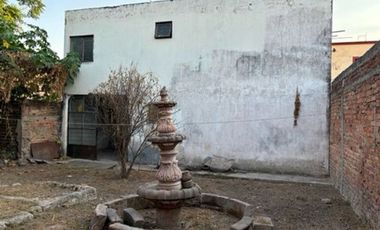 Casa a remodelar con excedente de terreno en Tonalá Centro
