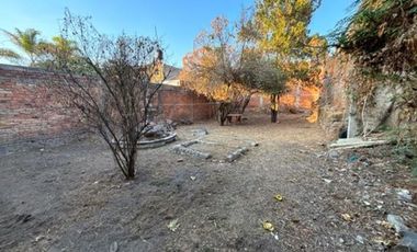 Casa a remodelar con excedente de terreno en Tonalá Centro