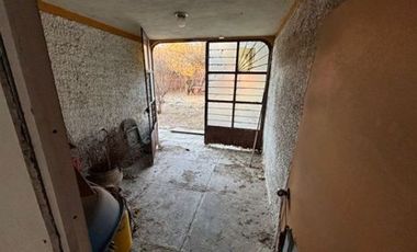 Casa a remodelar con excedente de terreno en Tonalá Centro
