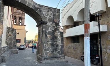 Casa a remodelar con excedente de terreno en Tonalá Centro