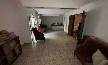 Casa a remodelar con excedente de terreno en Tonalá Centro