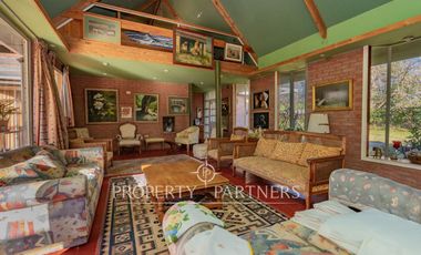 Arriendo incluye piscinero y jardinero.Parcela con casa en el mejor sector de nos terreno 5000 mts