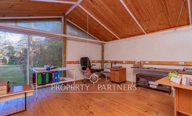 Arriendo incluye piscinero y jardinero.Parcela con casa en el mejor sector de nos terreno 5000 mts