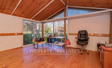 Arriendo incluye piscinero y jardinero.Parcela con casa en el mejor sector de nos terreno 5000 mts