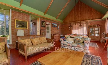 Arriendo incluye piscinero y jardinero.Parcela con casa en el mejor sector de nos terreno 5000 mts