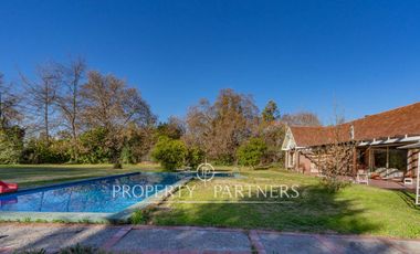 Arriendo incluye piscinero y jardinero.Parcela con casa en el mejor sector de nos terreno 5000 mts