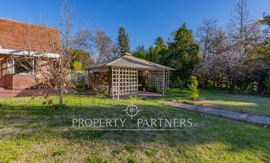 Arriendo incluye piscinero y jardinero.Parcela con casa en el mejor sector de nos terreno 5000 mts