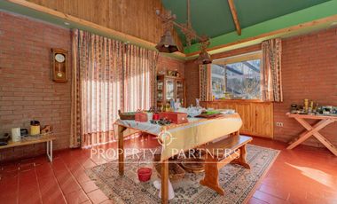 Arriendo incluye piscinero y jardinero.Parcela con casa en el mejor sector de nos terreno 5000 mts