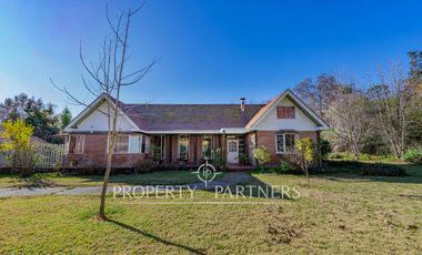 Arriendo incluye piscinero y jardinero.Parcela con casa en el mejor sector de nos terreno 5000 mts