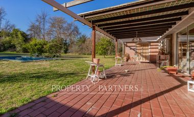 Arriendo incluye piscinero y jardinero.Parcela con casa en el mejor sector de nos terreno 5000 mts