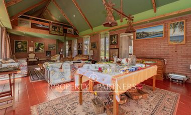 Arriendo incluye piscinero y jardinero.Parcela con casa en el mejor sector de nos terreno 5000 mts