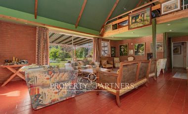 Arriendo incluye piscinero y jardinero.Parcela con casa en el mejor sector de nos terreno 5000 mts