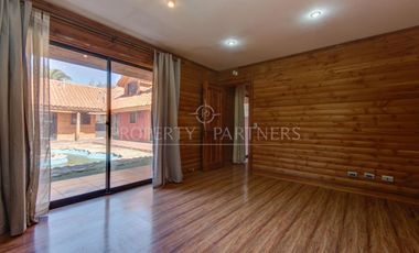 Estupenda casa estilo Chilena ubicada en excelente Condominio