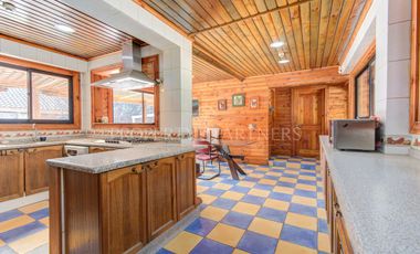 Estupenda casa estilo Chilena ubicada en excelente Condominio