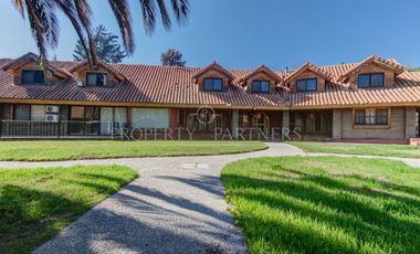 Estupenda casa estilo Chilena ubicada en excelente Condominio