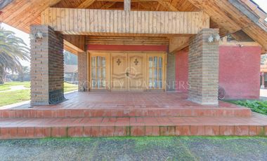 Estupenda casa estilo Chilena ubicada en excelente Condominio