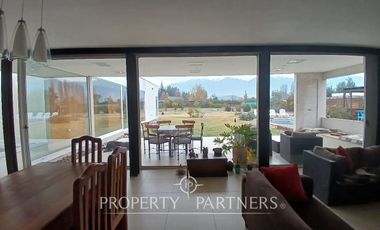 Casa Parcela estilo Mediterránea en exclusivo Condominio en Paine.