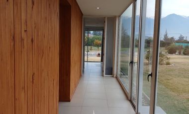 Casa Parcela estilo Mediterránea en exclusivo Condominio en Paine.