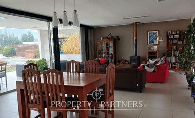 Casa Parcela estilo Mediterránea en exclusivo Condominio en Paine.