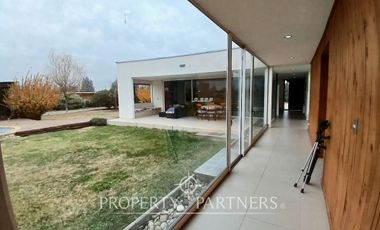 Casa Parcela estilo Mediterránea en exclusivo Condominio en Paine.