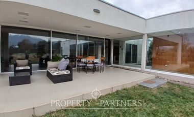 Casa Parcela estilo Mediterránea en exclusivo Condominio en Paine.
