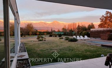 Casa Parcela estilo Mediterránea en exclusivo Condominio en Paine.