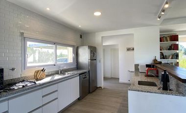 Excelente Casa en Venta - Barrio Chacras de la Cruz