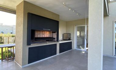 Excelente Casa en Venta - Barrio Chacras de la Cruz