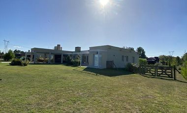 Excelente Casa en Venta - Barrio Chacras de la Cruz