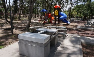 PROPIEDAD EN ESQUINA FRENTE PARQUE. INVIERTE EN RENTABILIDAD MAS PLUSVALIA INMED